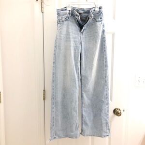 American Eagle baggy  Light Wash Straight Leg Jeans women’s sz 0. EUC